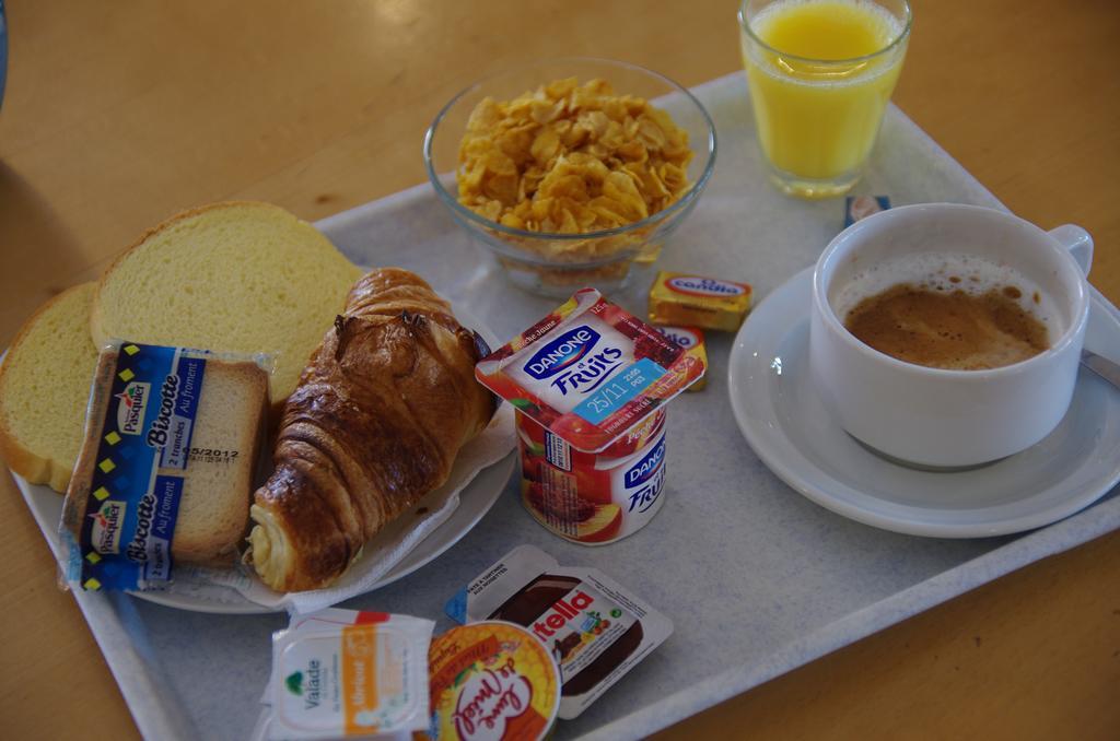 Brit Hotel Essentiel Millau Zewnętrze zdjęcie