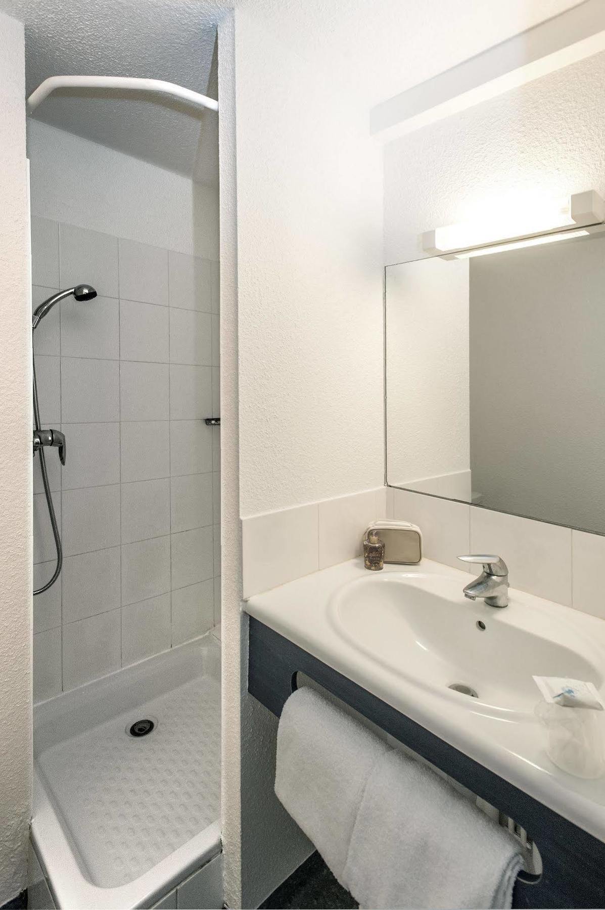 Brit Hotel Essentiel Millau Zewnętrze zdjęcie